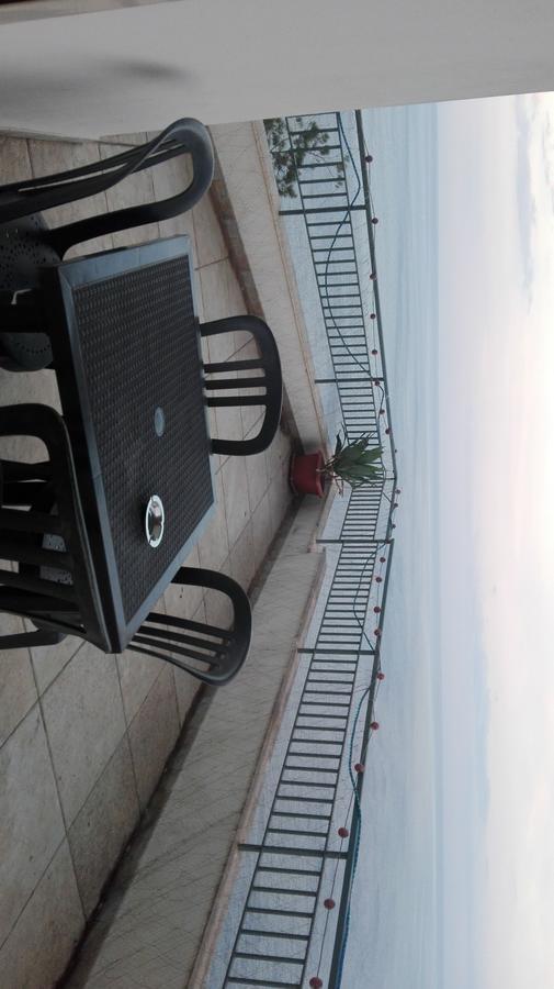 レトイアンニ La Nave Sul Mare Di Taormina Bed & Breakfast エクステリア 写真