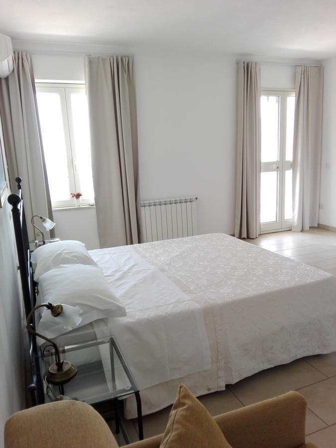 レトイアンニ La Nave Sul Mare Di Taormina Bed & Breakfast エクステリア 写真