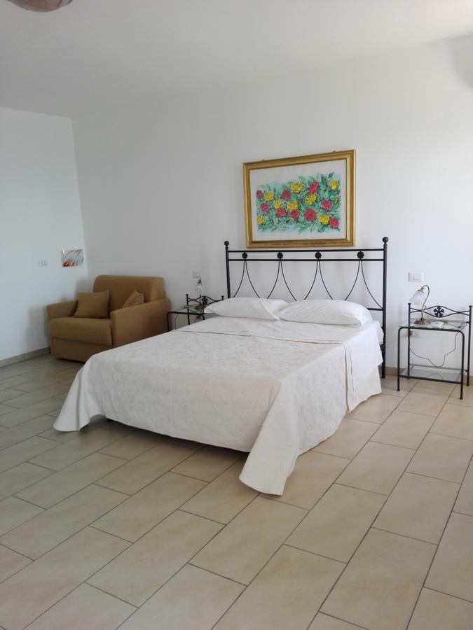 レトイアンニ La Nave Sul Mare Di Taormina Bed & Breakfast エクステリア 写真