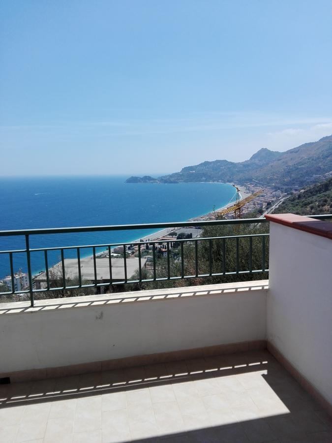 レトイアンニ La Nave Sul Mare Di Taormina Bed & Breakfast エクステリア 写真