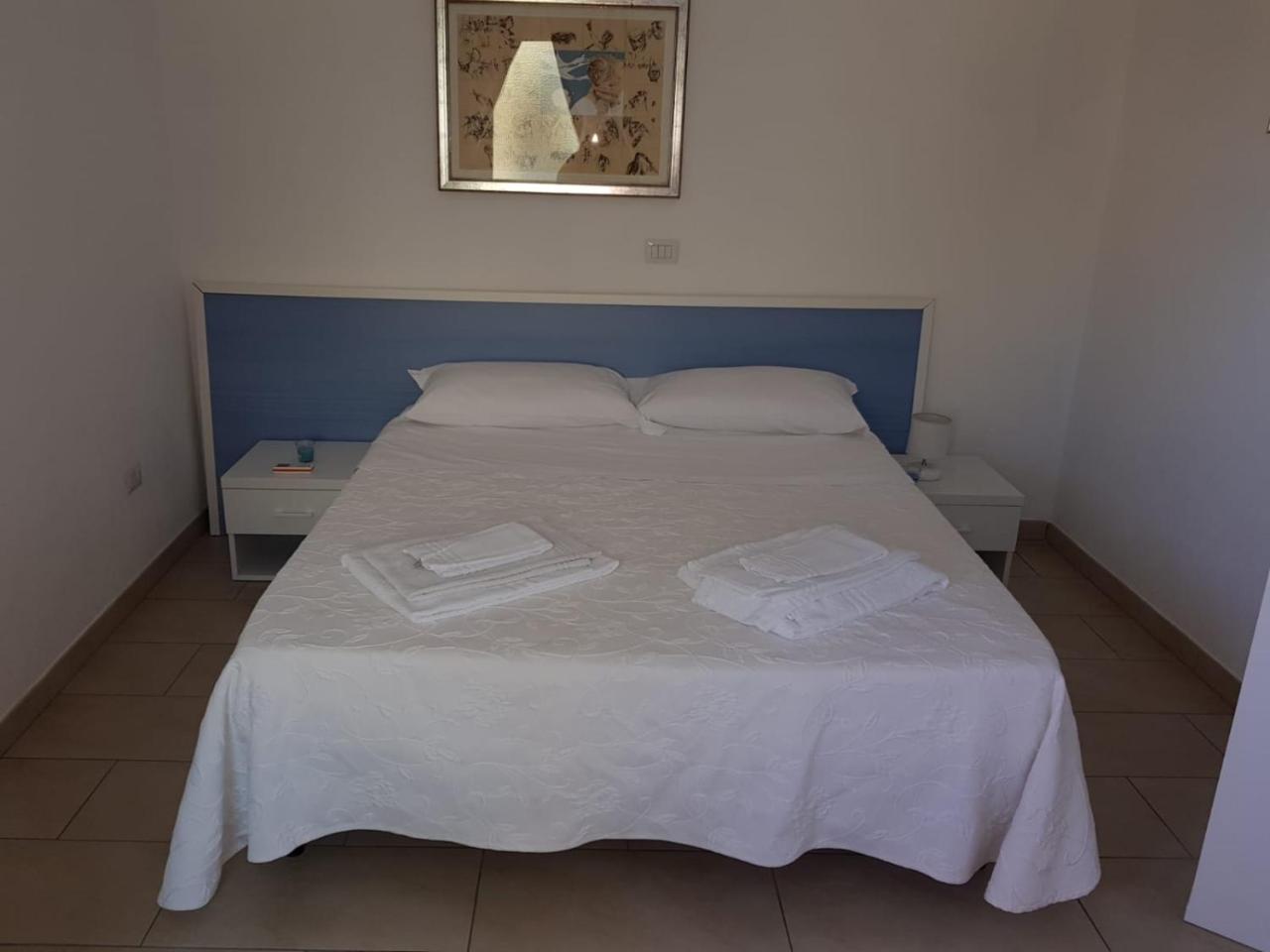 レトイアンニ La Nave Sul Mare Di Taormina Bed & Breakfast エクステリア 写真