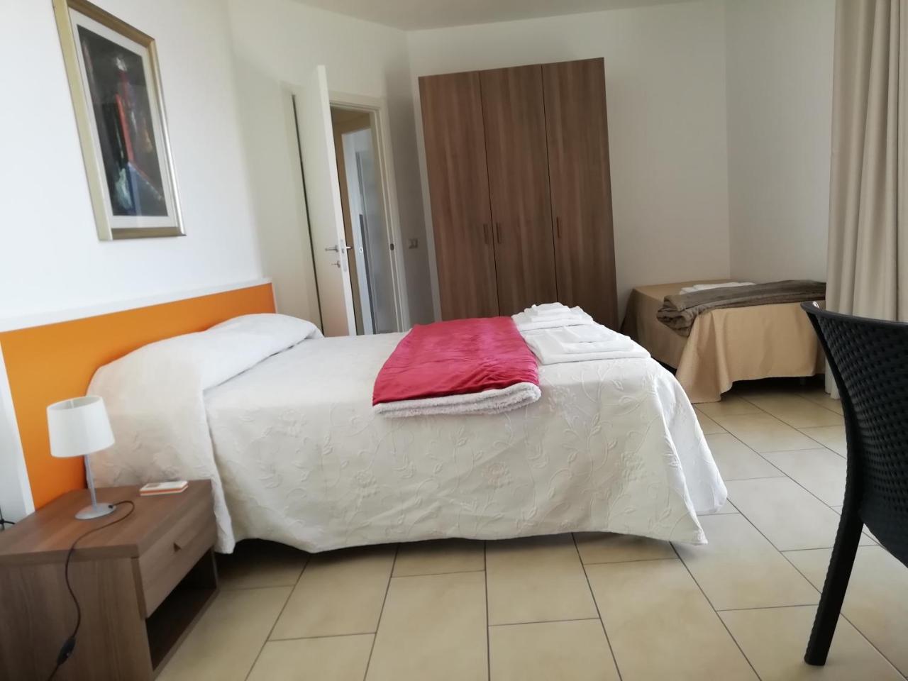 レトイアンニ La Nave Sul Mare Di Taormina Bed & Breakfast エクステリア 写真